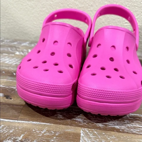 CROCS Women's Bright Pink Sandals - Picture 5 of 7